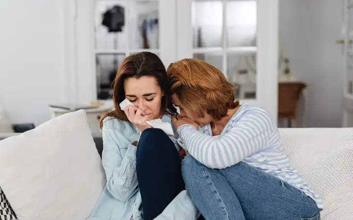 Aider un proche qui broie du noir sans l'épuiser